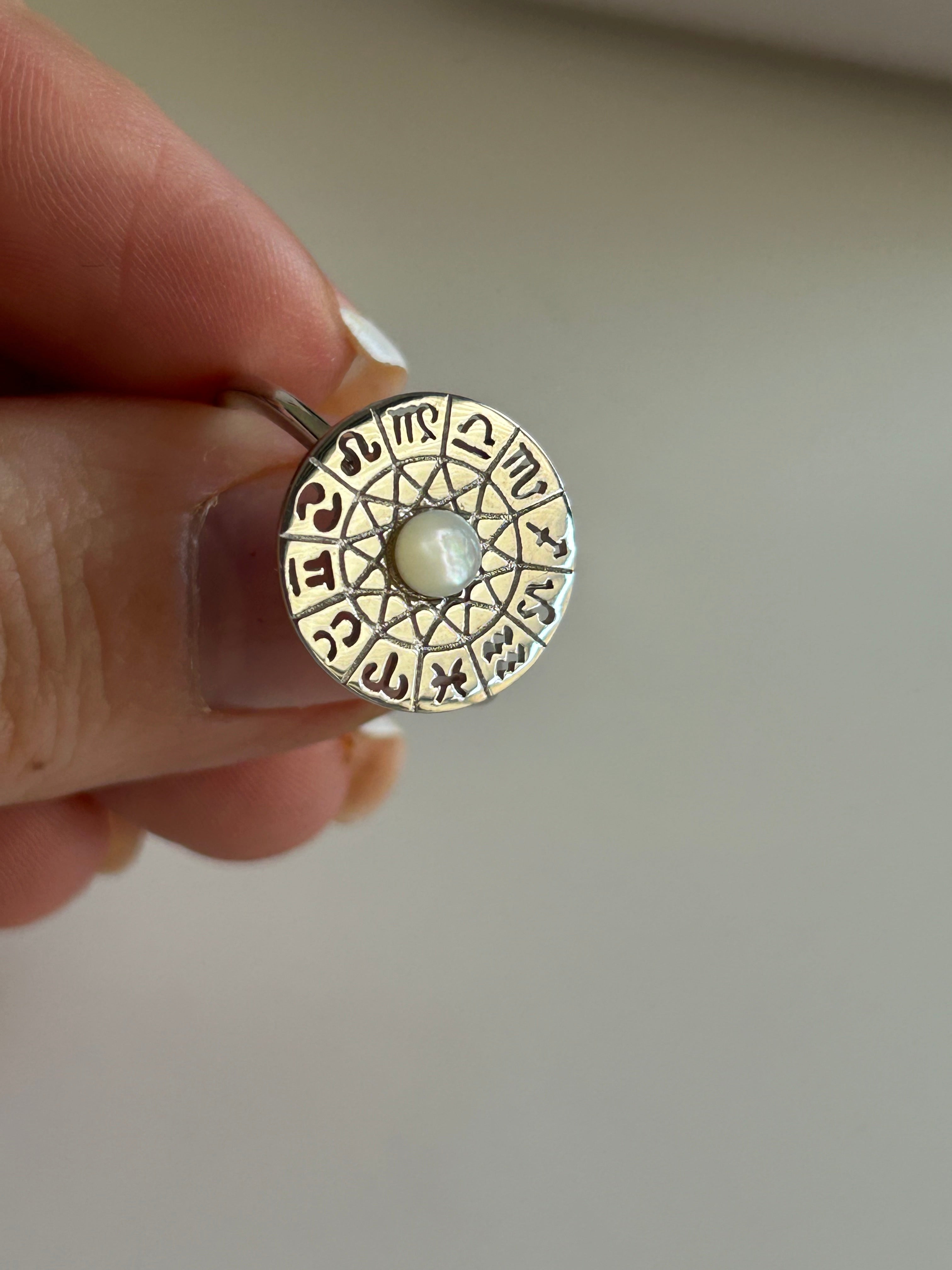 Anillo ZODIAC Ajustable con Perla de Nácar - Signos del Zodiaco