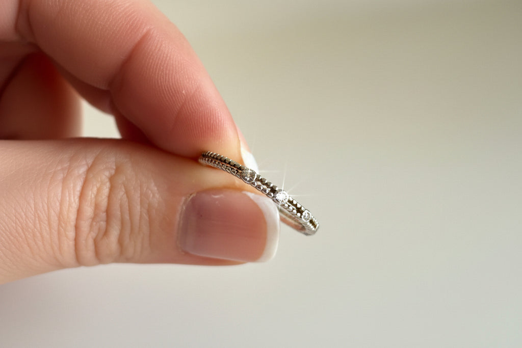 Anillo LEE Ajustable - Diseño Versátil y Elegante