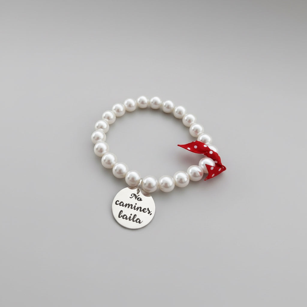 Pulsera BAILA con Perlas Naturales - "No Camines, Baila"