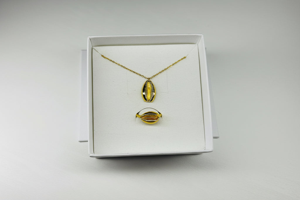 Conjunto SEA GOLD - Anillo y Collar con Concha Marina