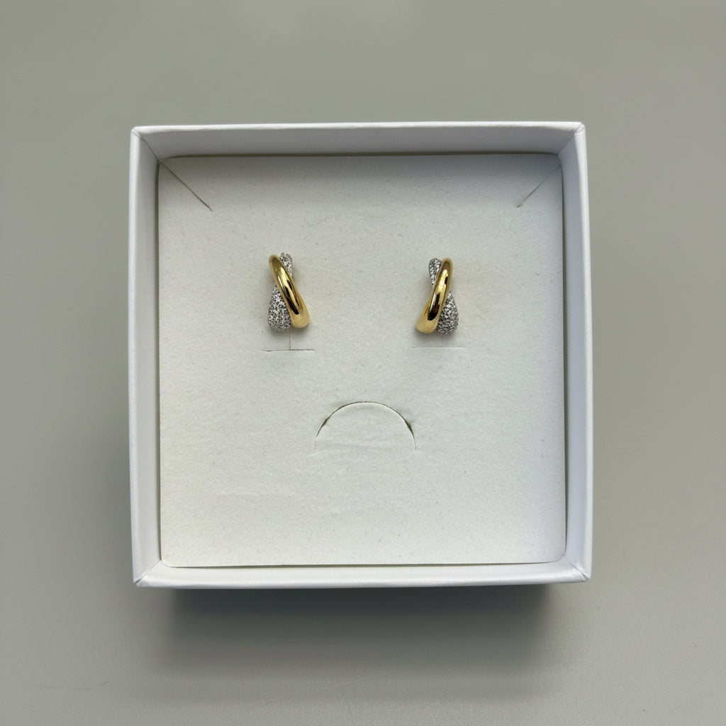 Pendientes Lágrima Cruzada con Circonitas y Baño de Oro