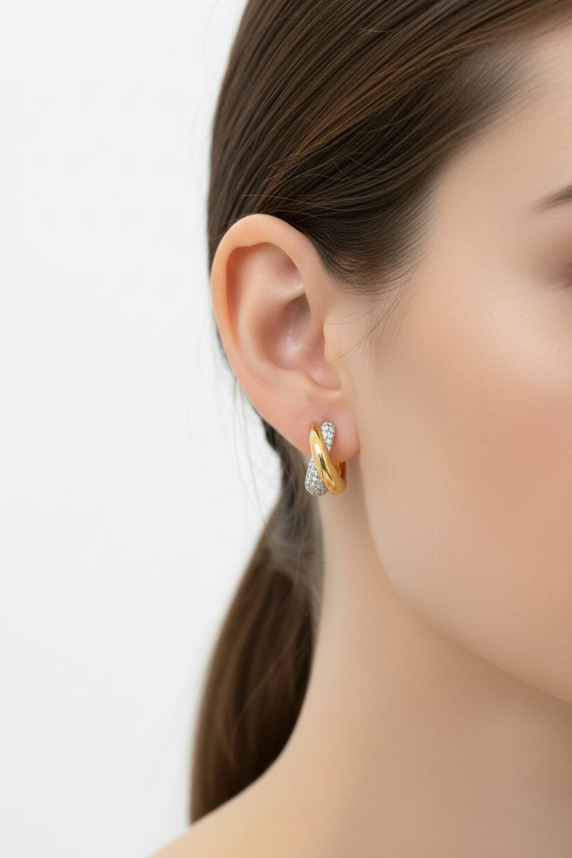 Pendientes Lágrima Cruzada con Circonitas y Baño de Oro