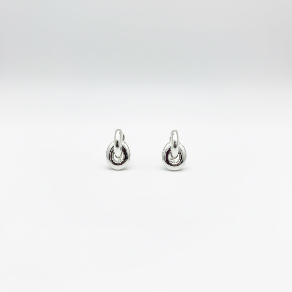 Pendientes Óvalo Cruzado de Plata de Ley 925 - Diseño Elegante