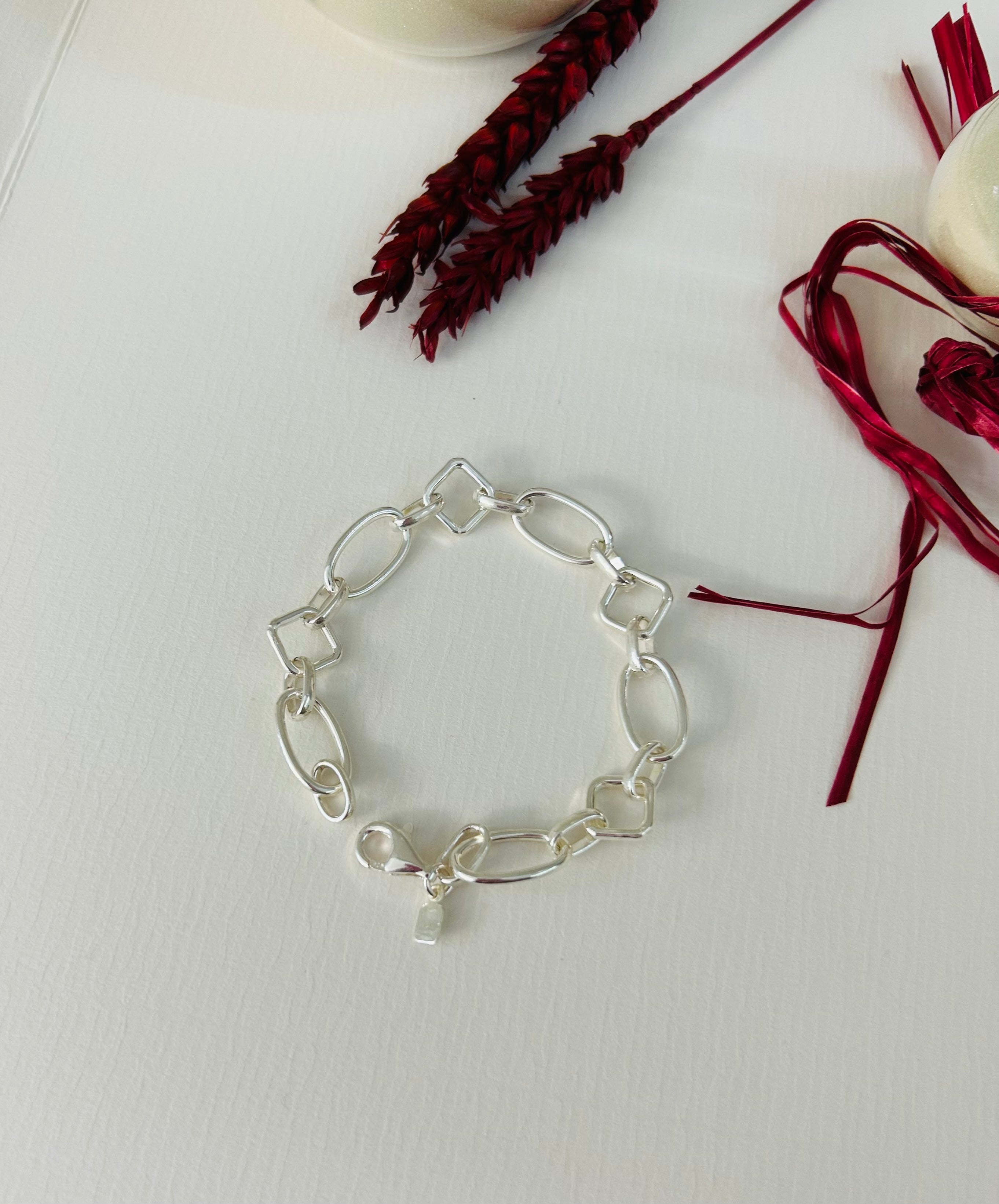 Pulsera de Asas - Diseño Único y Elegante