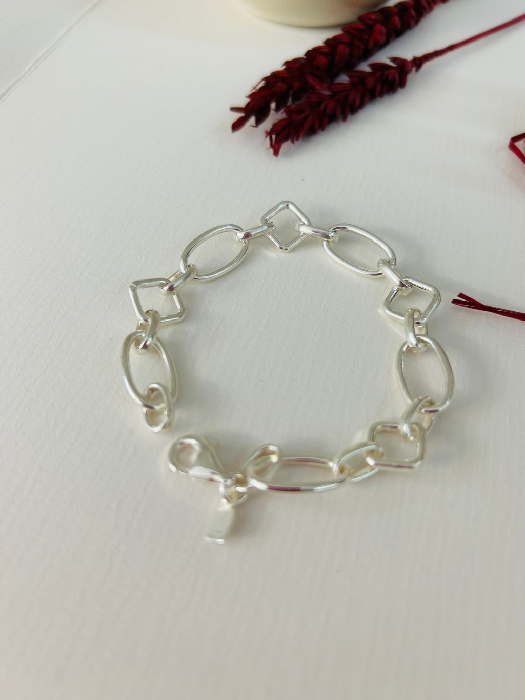 Pulsera de Asas - Diseño Único y Elegante