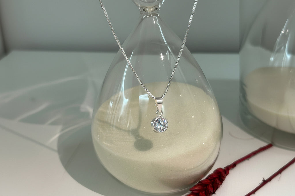 Gargantilla Chatón de Plata - Diseño Elegante y Ajustado
