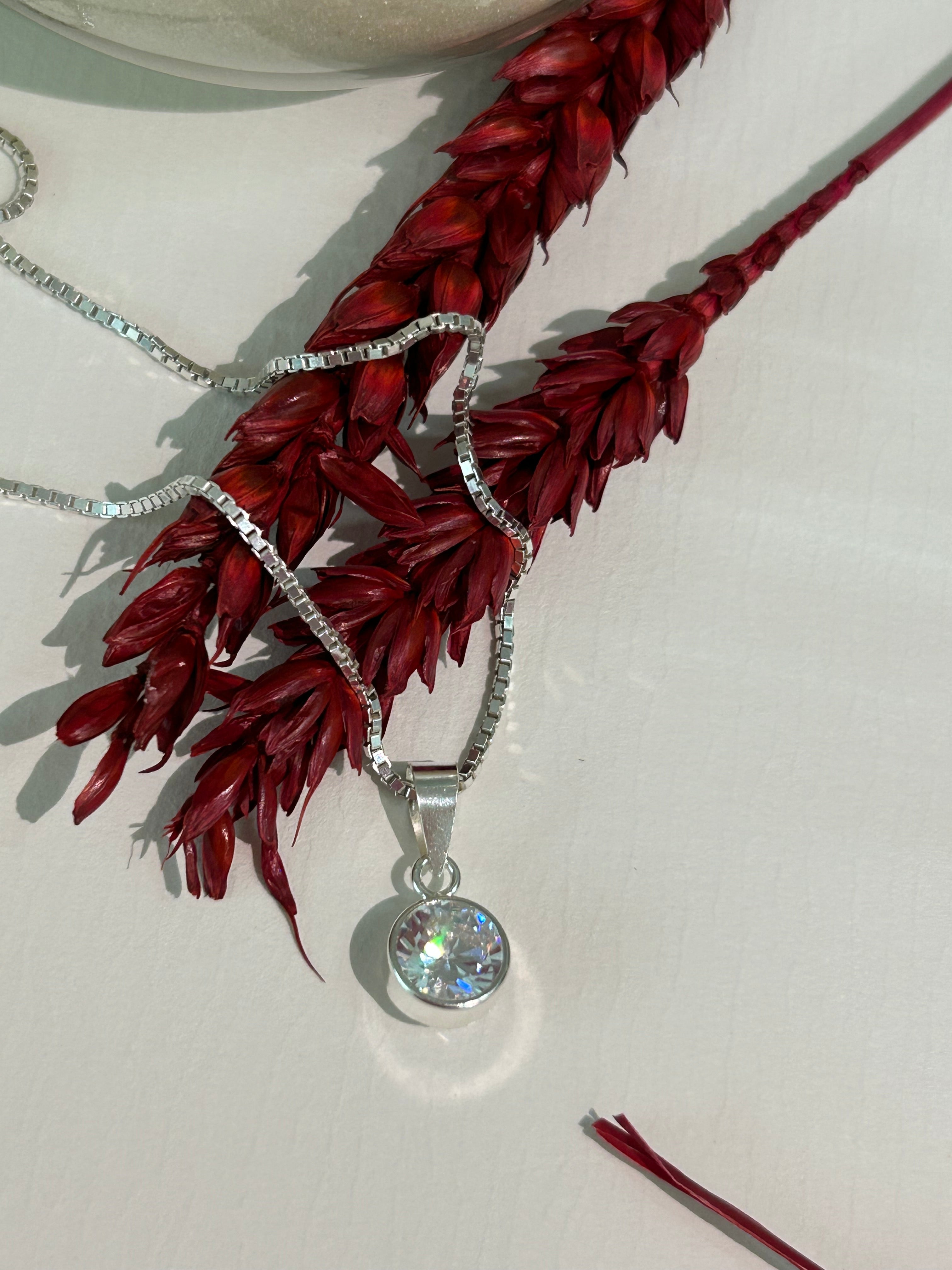Gargantilla Chatón de Plata - Diseño Elegante y Ajustado