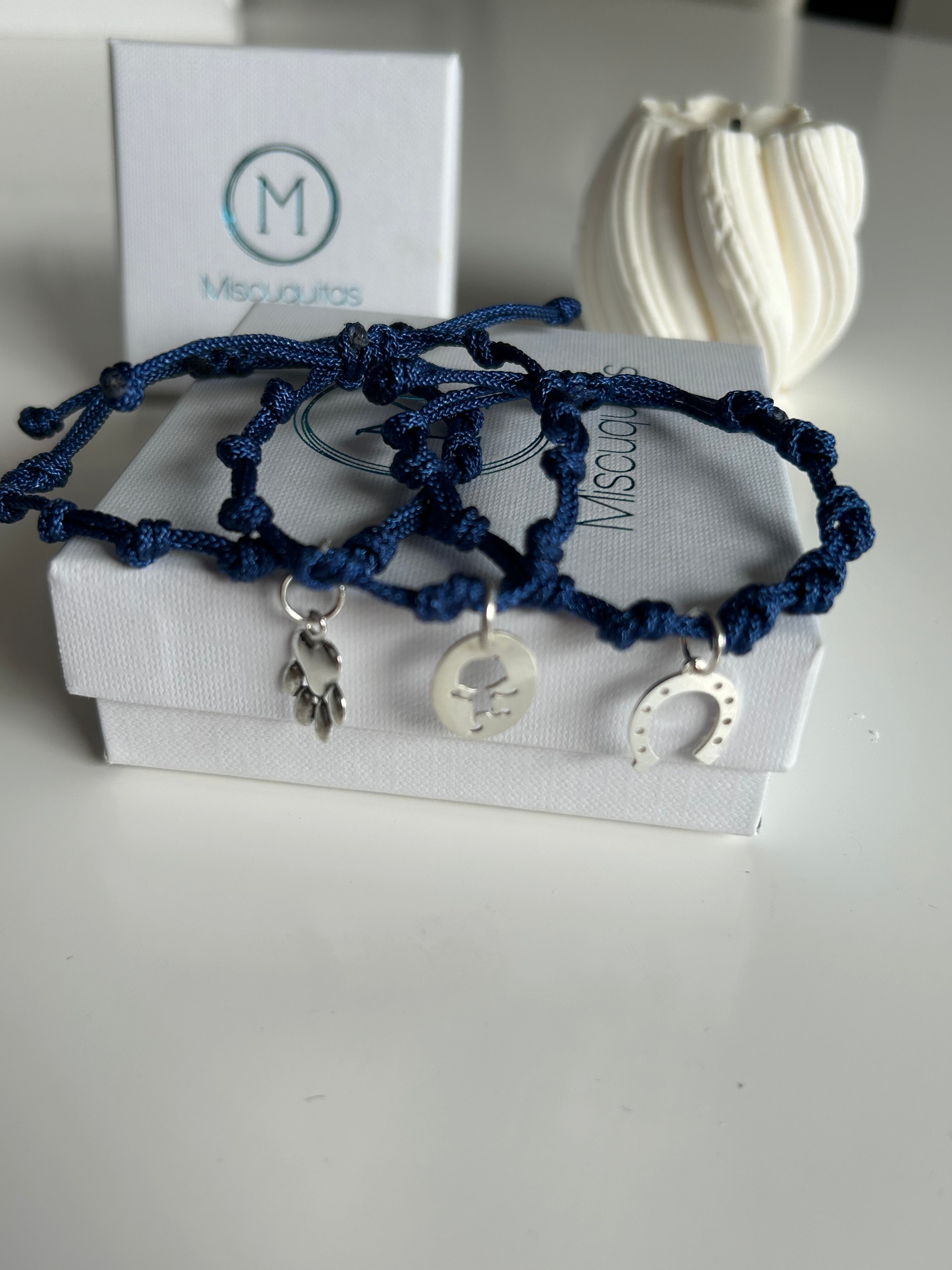 Pulsera de Nudos con Dije Niño